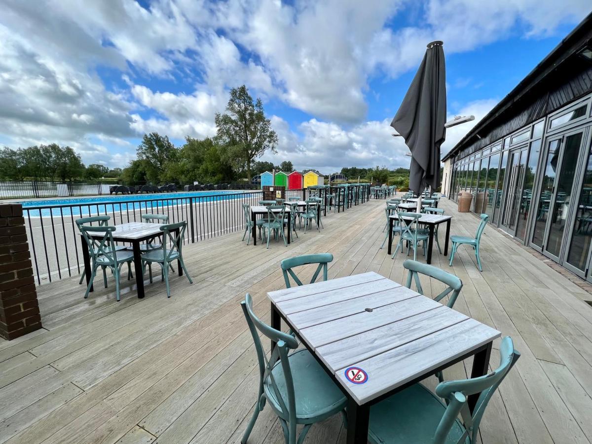 Dragonfly Lodge South Cerney Exterior foto