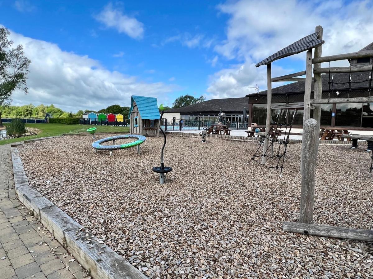 Dragonfly Lodge South Cerney Exterior foto