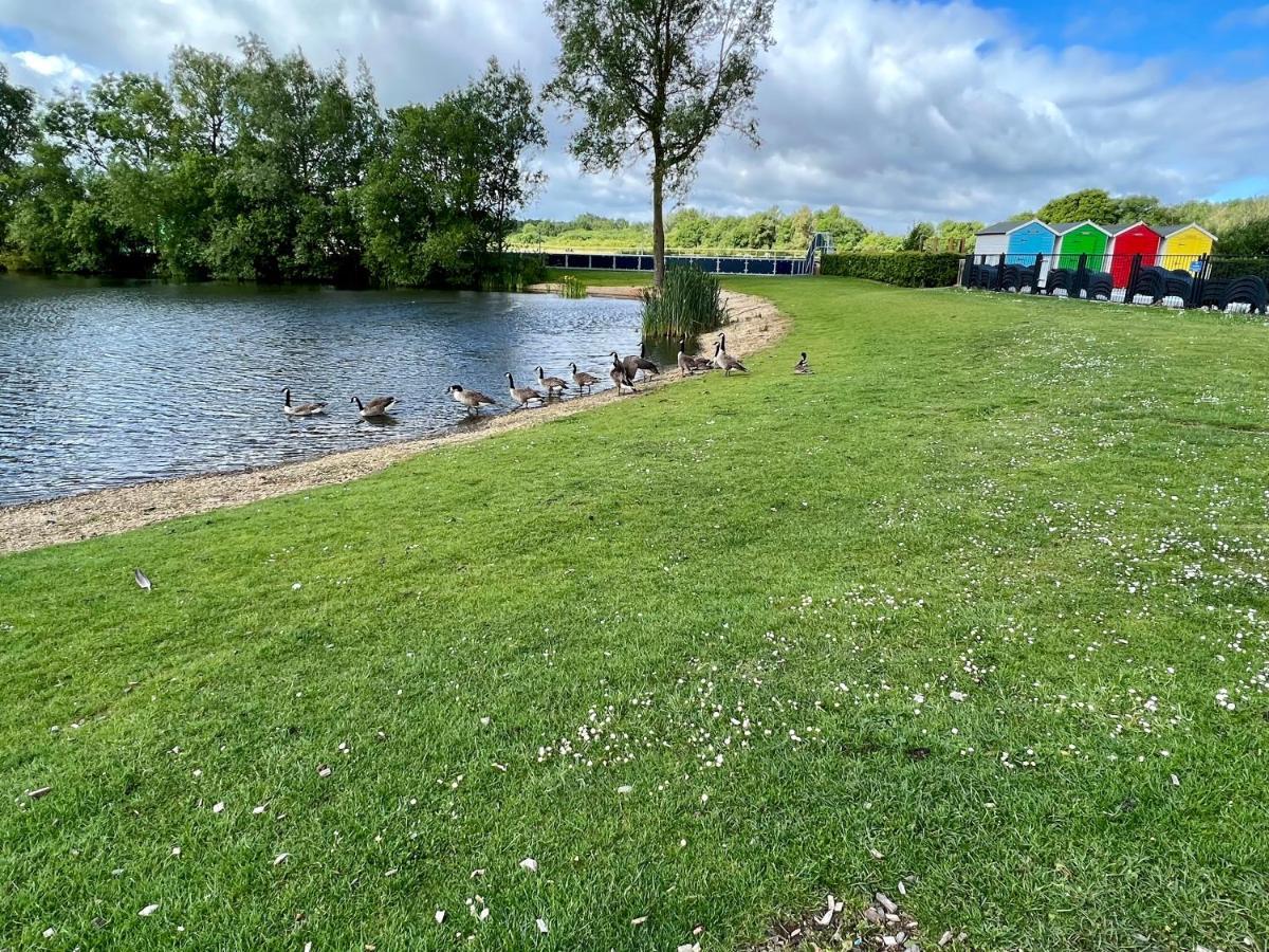 Dragonfly Lodge South Cerney Exterior foto