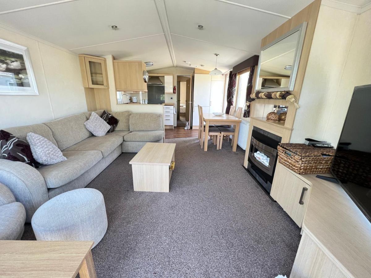 Dragonfly Lodge South Cerney Exterior foto